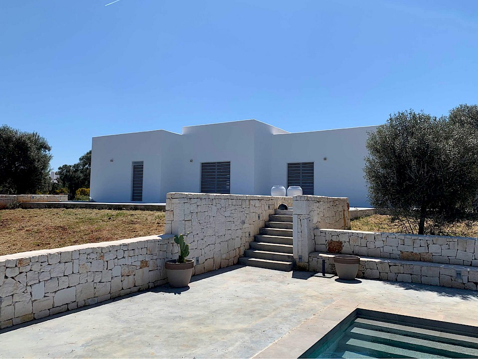 Planning a residence with swimming pool in Carovigno